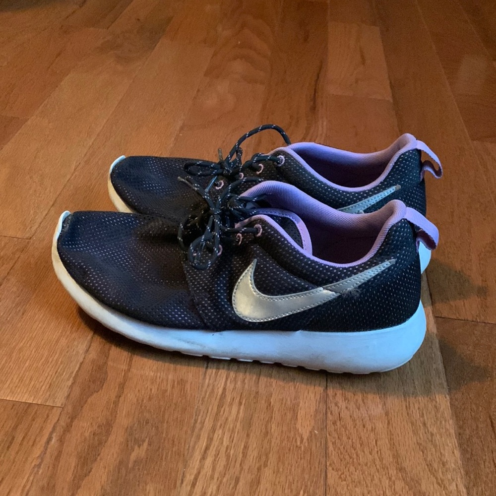 Youth Purple and Lavender Roshe Runs